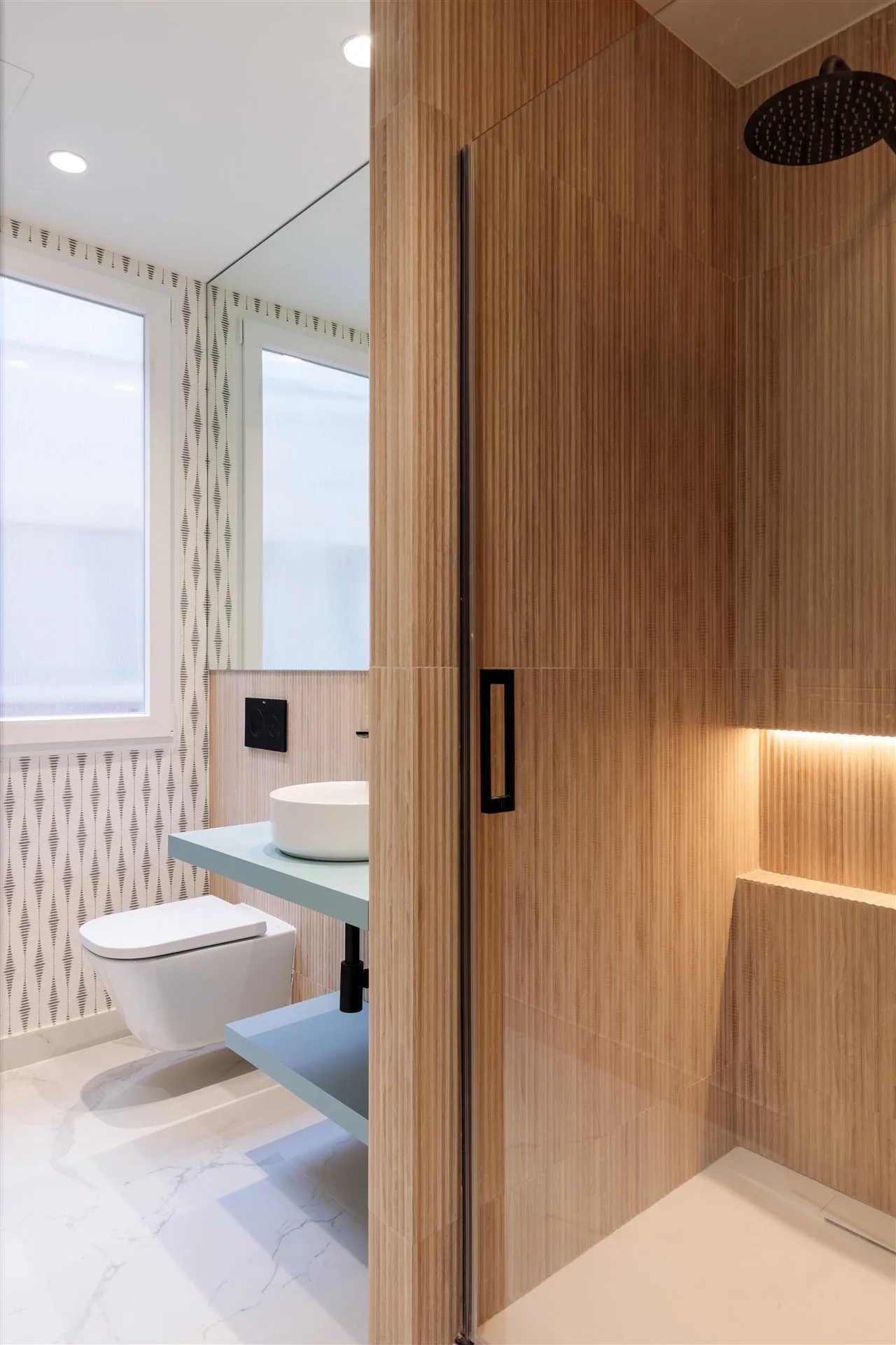 Reforma de baño con azulejo moderno en Madrid